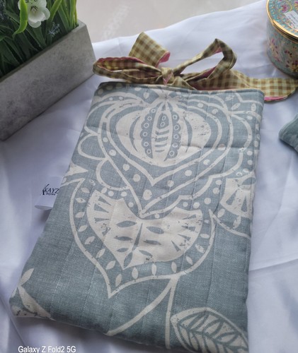 Bow book sleeve fabric - book,